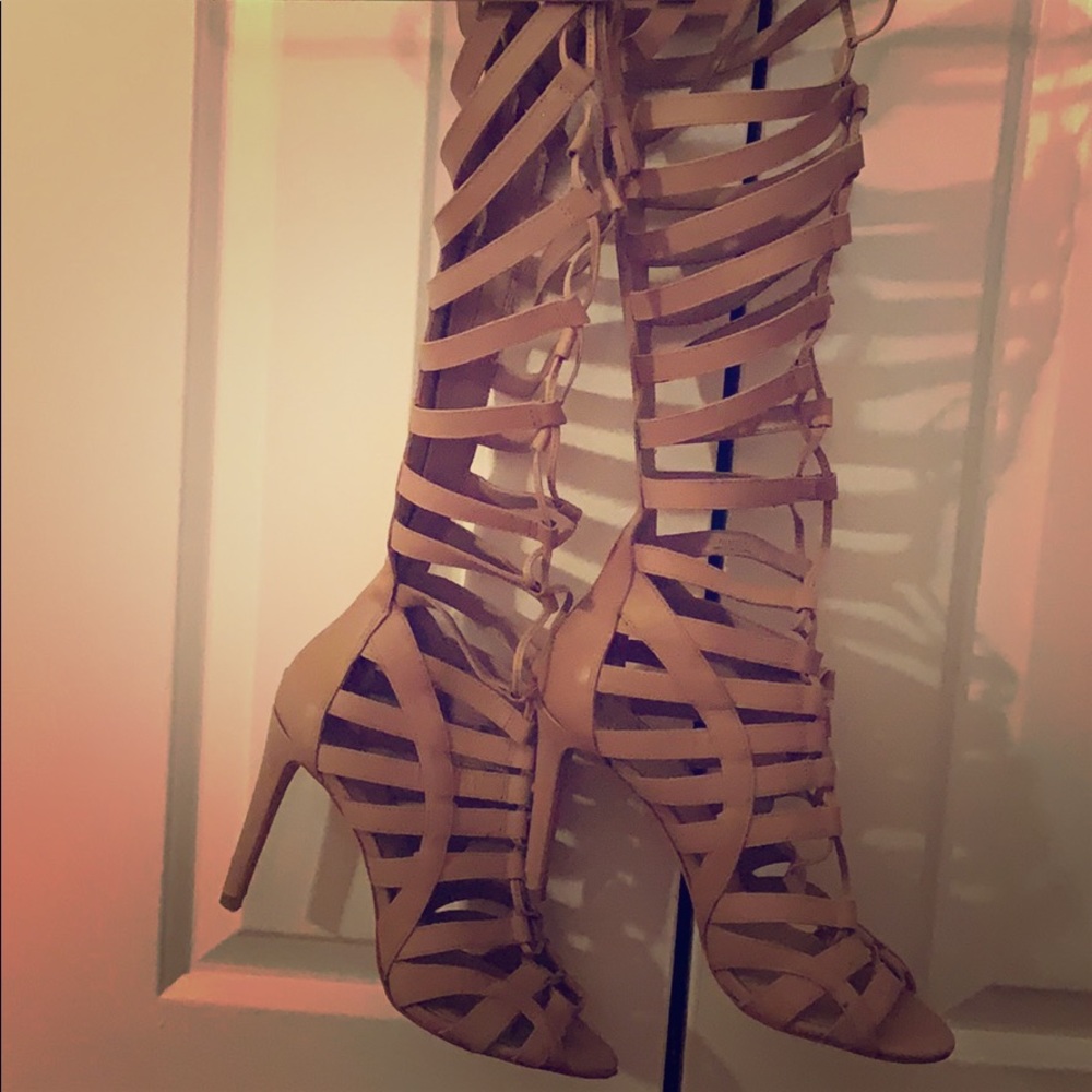 Vince Camuto Size 7 1/2M Heeled Gladiator Sandals